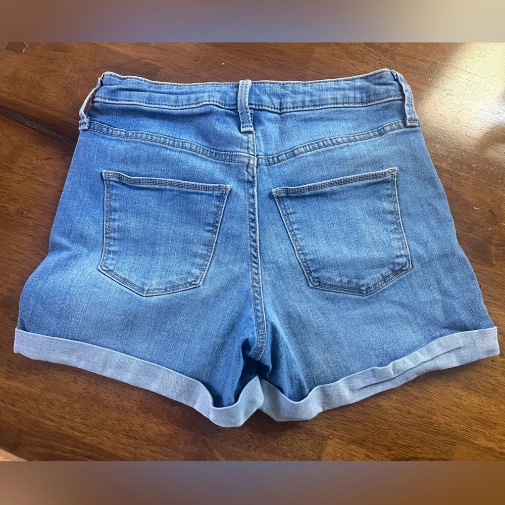 Universal Thread Light Blue Denim Jeans - Picture 2 of 3